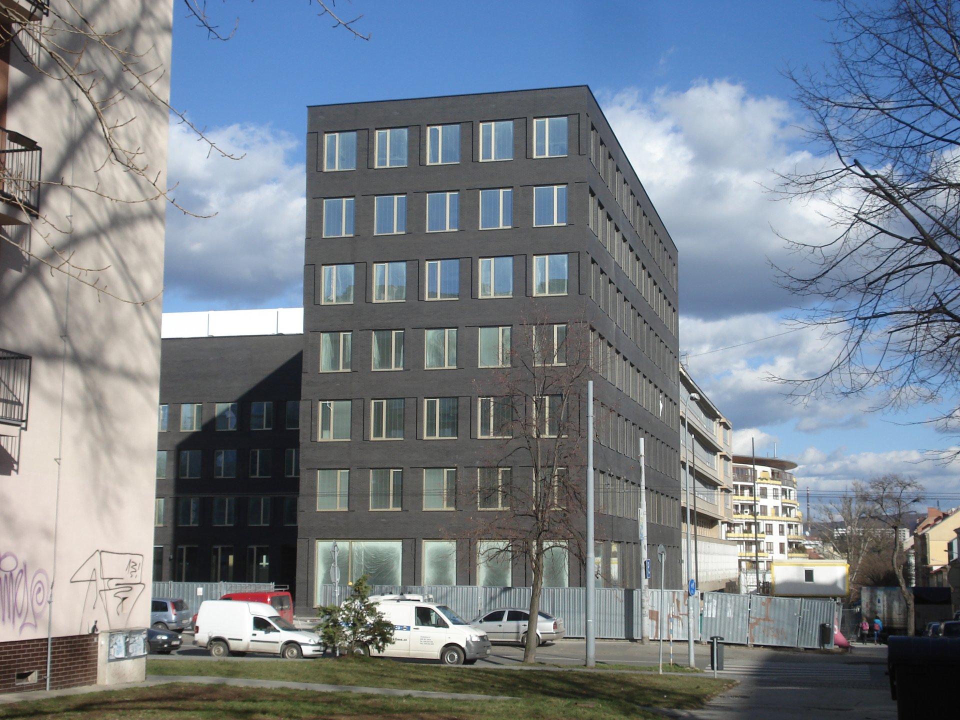 Přístavba VŠ Brno